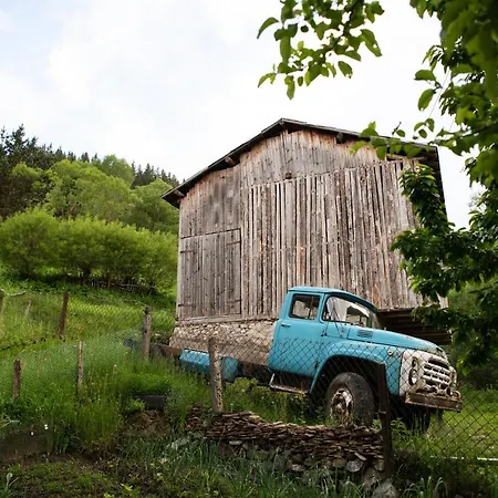 къща до гората Guest house