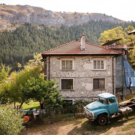 къща до гората Trigrad