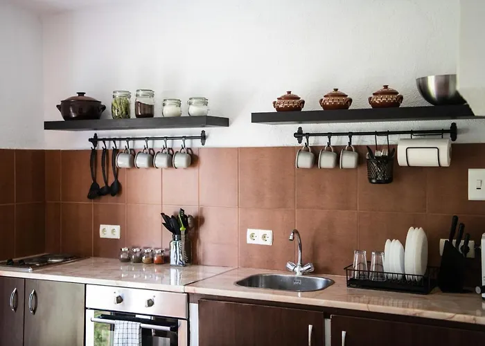 къща до гората 3*