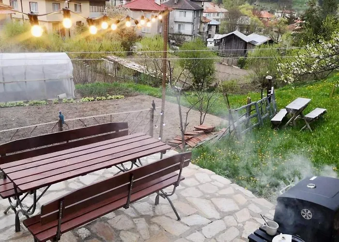 къща до гората Pensión Trigrad